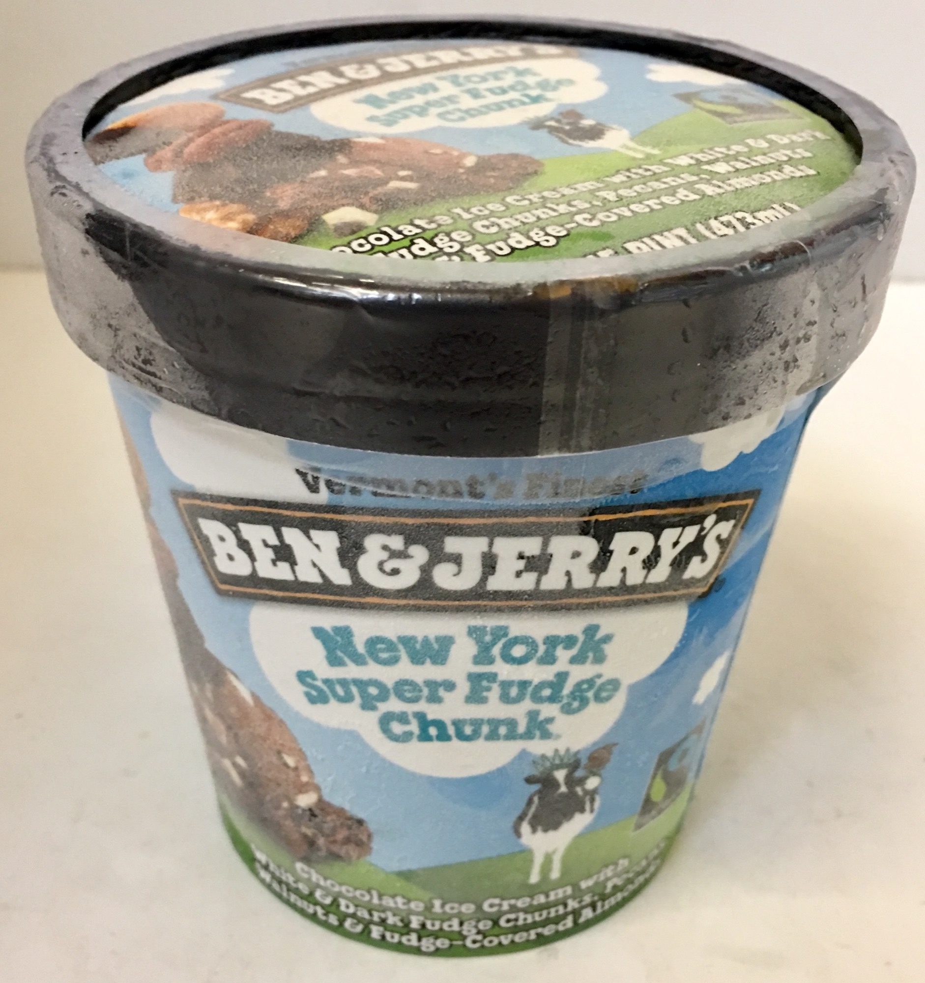 New york super fudge chunk chocolate ice cream with white & dark fudge chunks, pecans, walnuts & fudge-covered almonds, new york super fudge chunk - Product - en